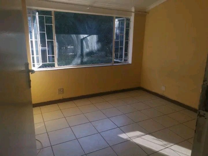 Room available on 1st of september at corner   in Sunnyside