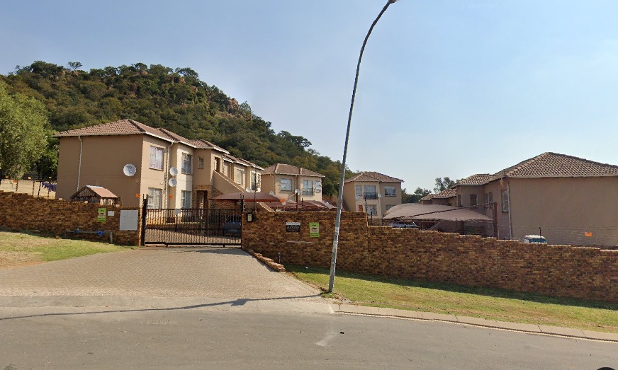  2bed, 1 bath, 1parking,
14 min walk to sout  in Naturena