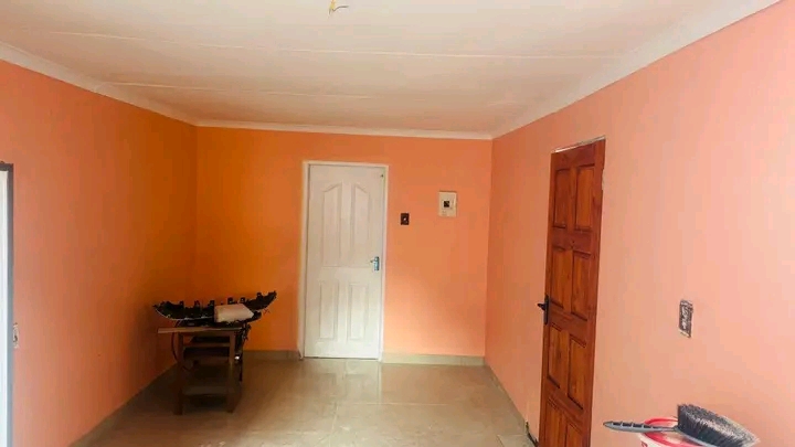 To let  please contact  0674421964, located n  in Kensington