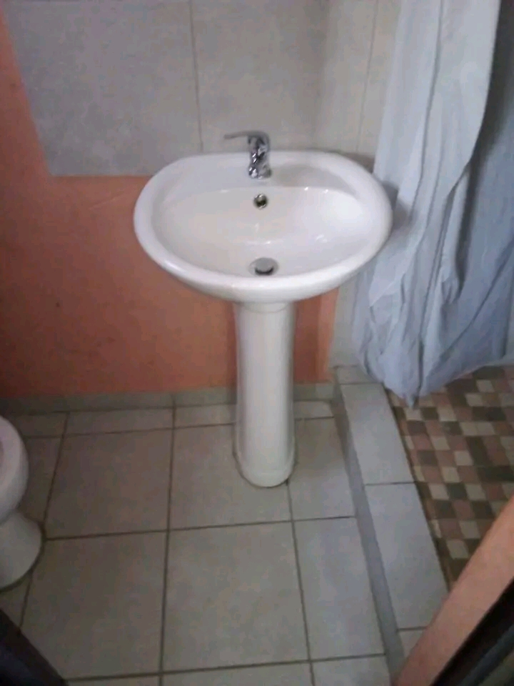 A small bachelor pad in ext 6 is available fo  in Cosmo City