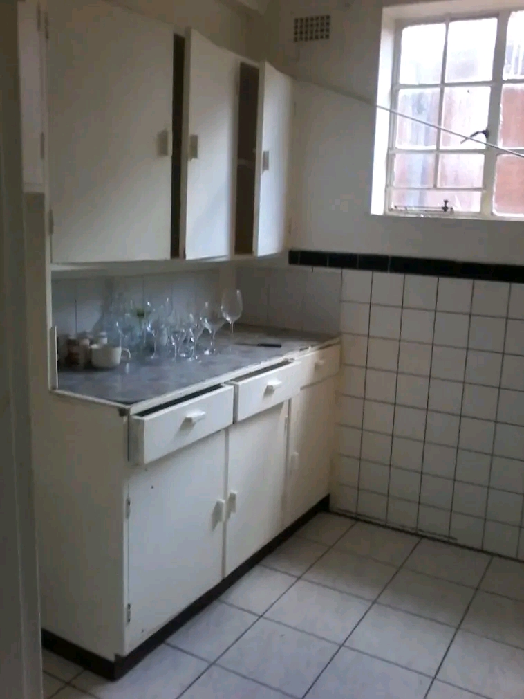 Spacious & neat 2 bed flat available for rent  in Rosettenville