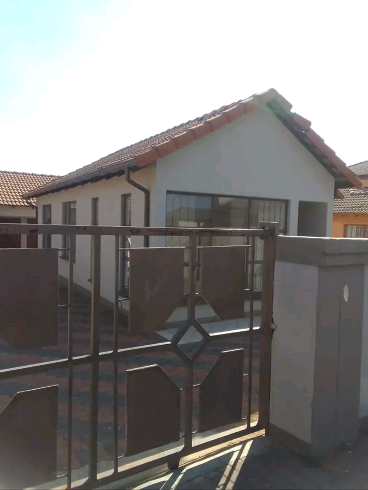 Available now!!! 
house to rent
r 6 000 mon  in Birch Acres