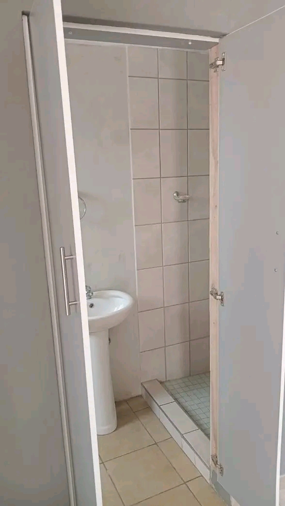 Bachelor available for rent 🏡 
centurion   in Olievenhoutbosch