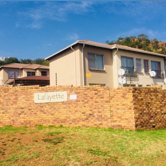  2bed, 1 bath, 1parking,
14 min walk to sout  in Naturena