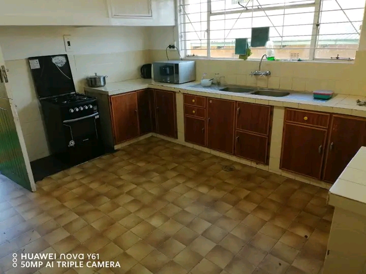 Small outside room for one person 
rent r190  in Jeppestown