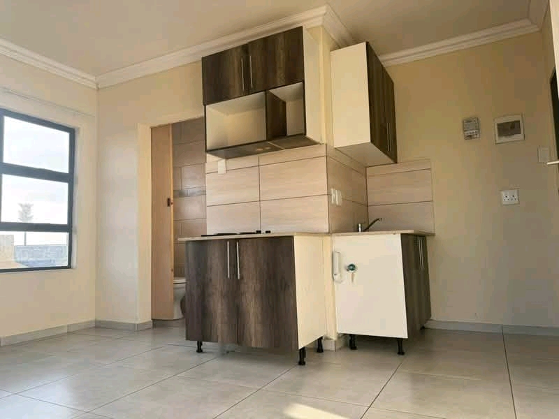 Bachelor room available in absa ext 36 for 1s  in Olievenhoutbosch