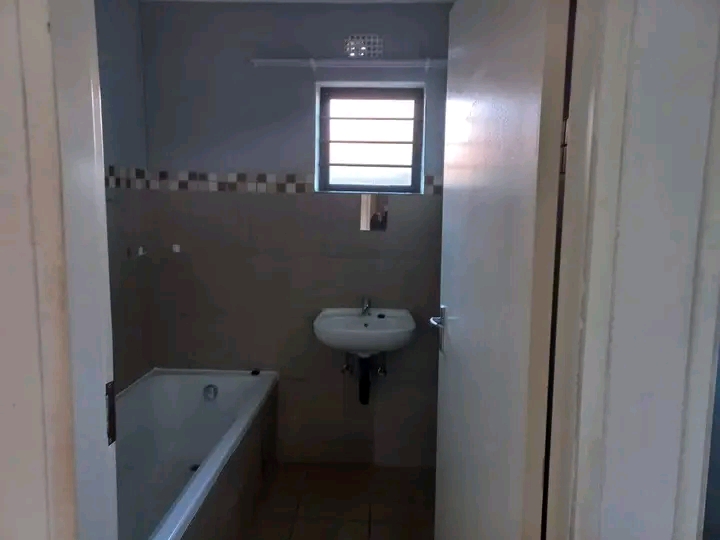 2 beds house for rental with two outside room  in Protea Glen
