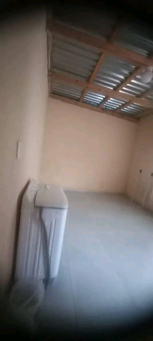 Room available at r2000 at extension 6 and yo  in Lufhereng