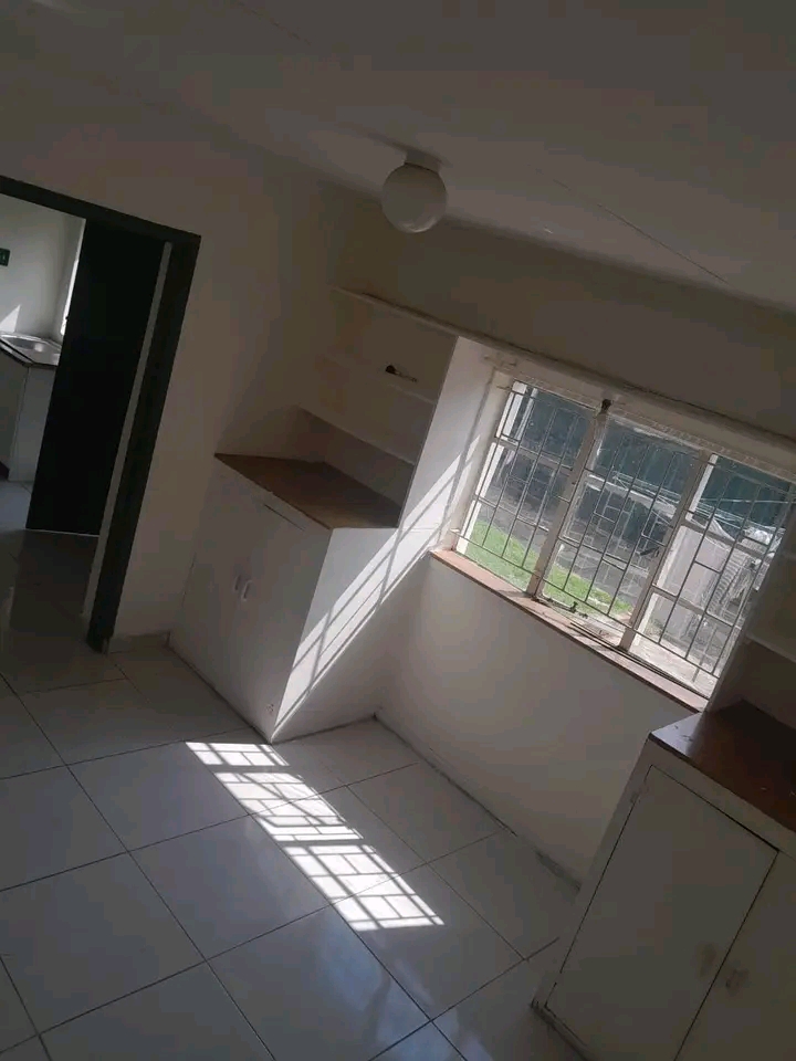 1 bed room cottage for rent 3300 deposit 1000  in Turffontein