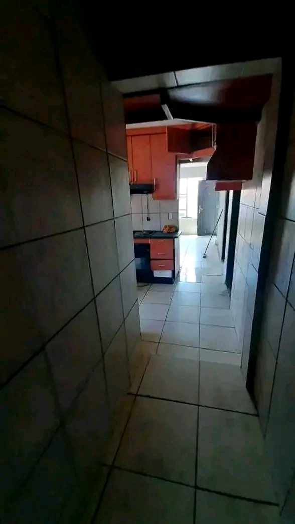 2 bedroom house -with 5 outside rooms -to ren  in Ebony Park