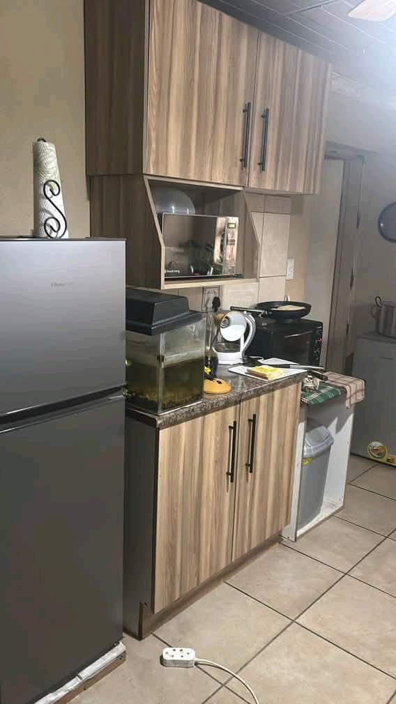 1 separate bedroom cottage with fitted kitche  in Norkem Park