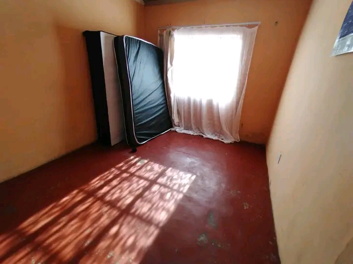 Room to rent in emfihlweni section, size 4x5m  in Tembisa
