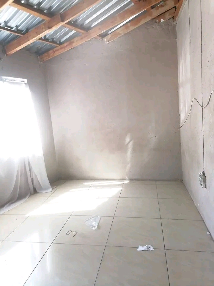Room with bathroom nd toilet 🚽 available i  in Diepkloof