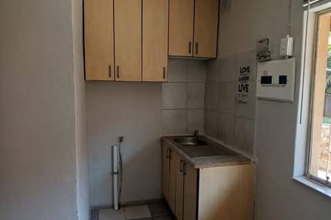 1 fitted  bedroom  cottage, comes with  fitte  in Birchleigh North