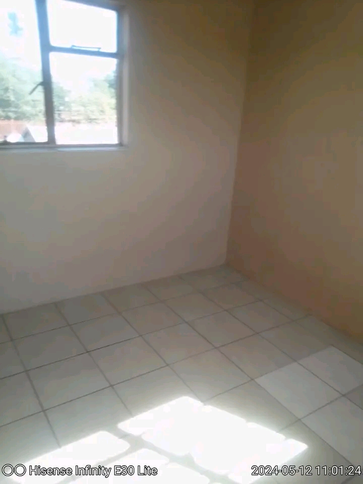 Room available at zone 3 , it s 5minutes walk  in Pimville
