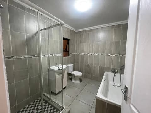 2 x 2 bed 1 bathroom 
pre paid water 
pre p  in Edenvale