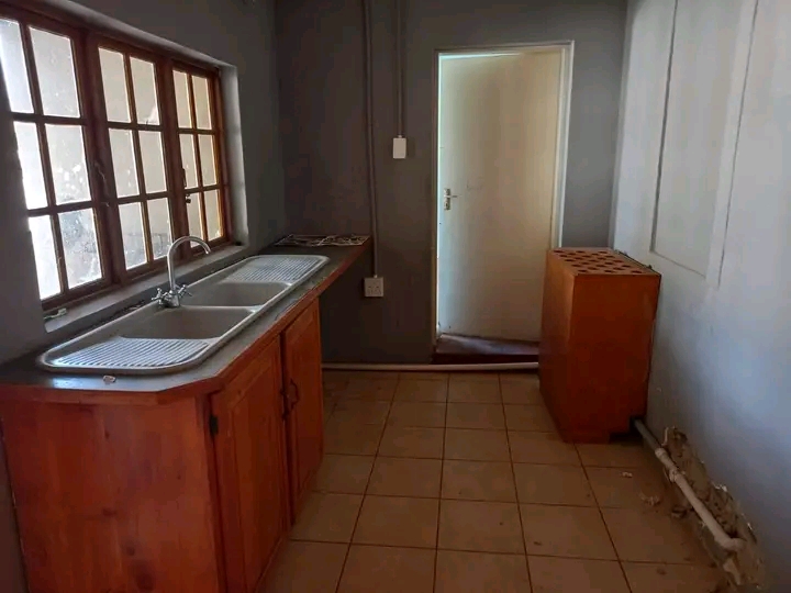 3 rooms available at 6 cactus road primrose..  in Primrose