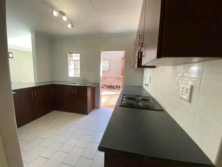 Newly renovated 2 bedroom dublex available fo  in Lyndhurst