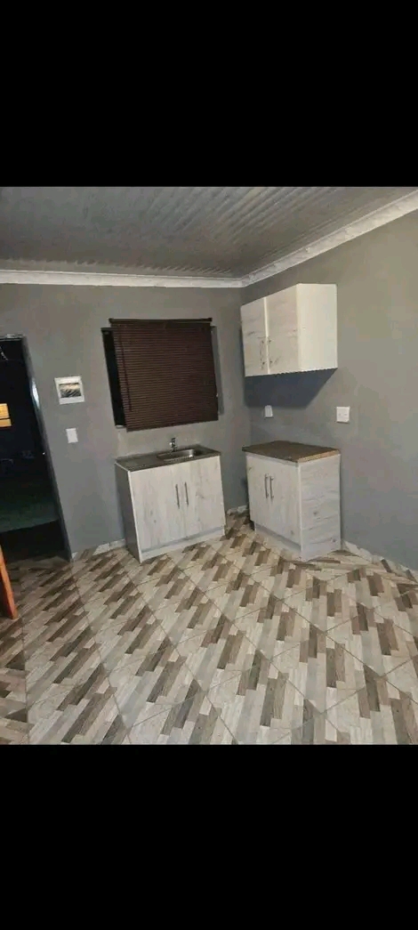 1 bedroom cottage to let. comes with kitchen   in Birch Acres