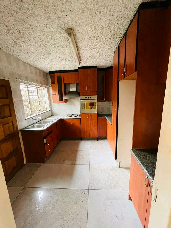 3 bedrooms duplex apartment with built in cup  in Clayville