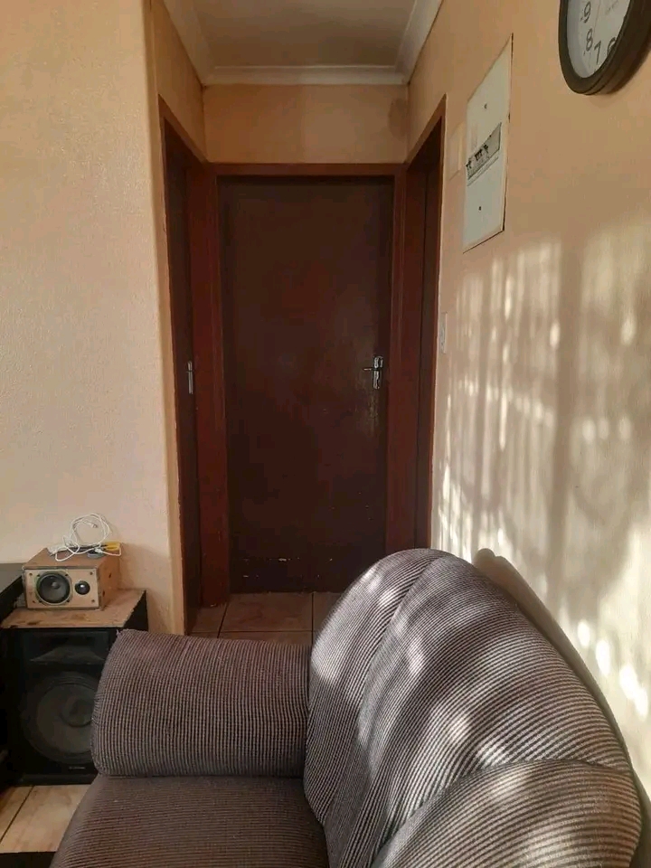 2 bedroom house with two outside rooms n gara  in Vosloorus