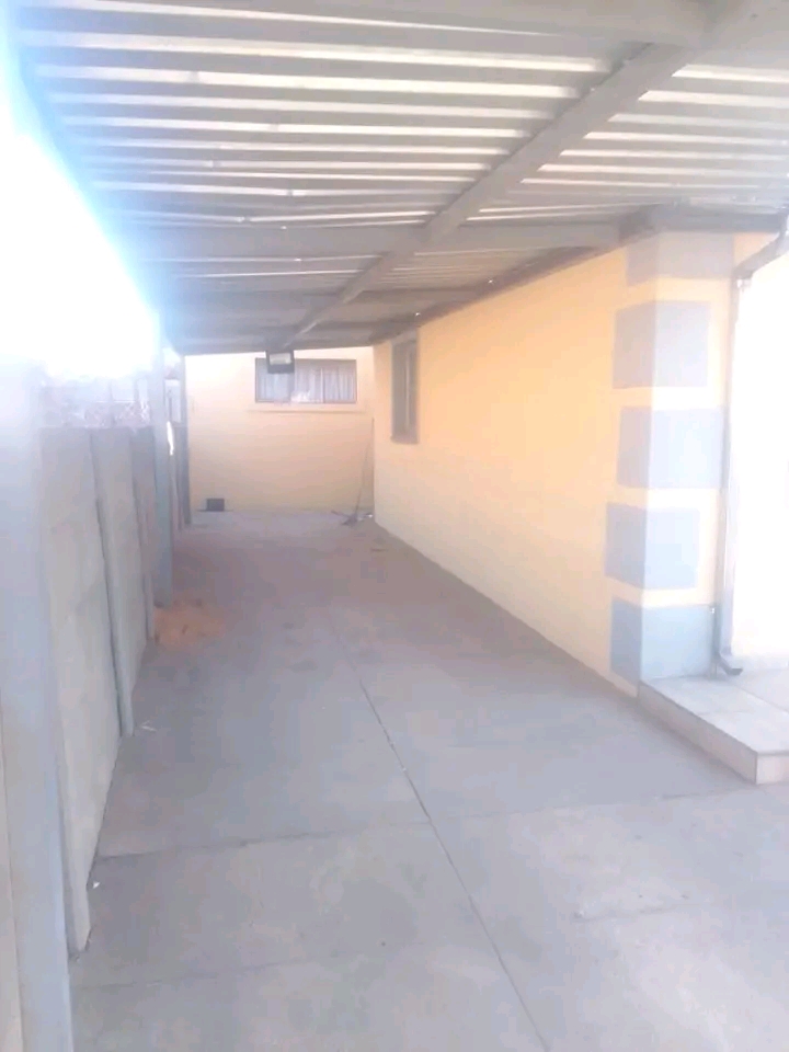 Next to ubuntu kraal 2 bedrooms with built in  in Orlando West