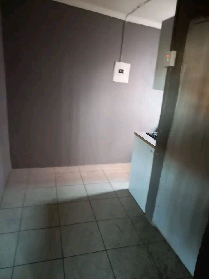 Cottage 2 room size available next to zondi a  in Jabulani