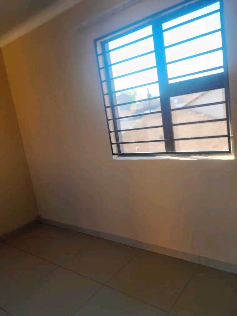 Ensuite available at mapetla 2500 parking spa  in Mapetla