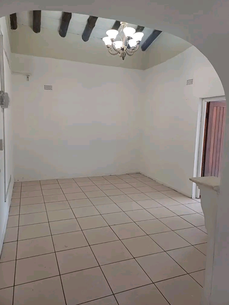 2 bedroom available. 
rent : r7000
water an  in Fourways