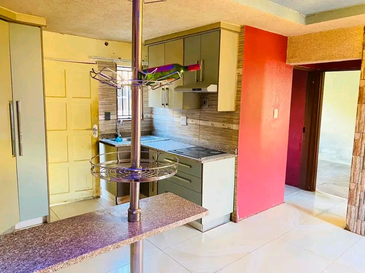 Still available for r3500 +r200 deposit ext 3  in Freedom Park