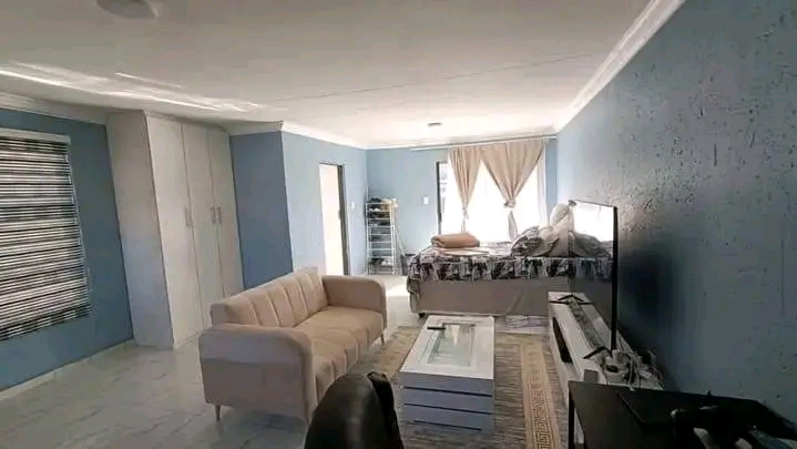 First come first serve 
room for rent 
r250  in Johannesburg