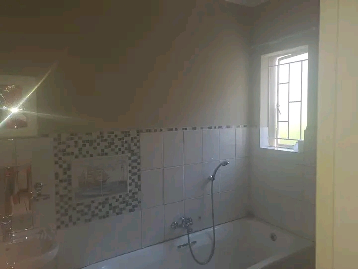 To rent: ground floor bachelor unit within se  in Edenvale