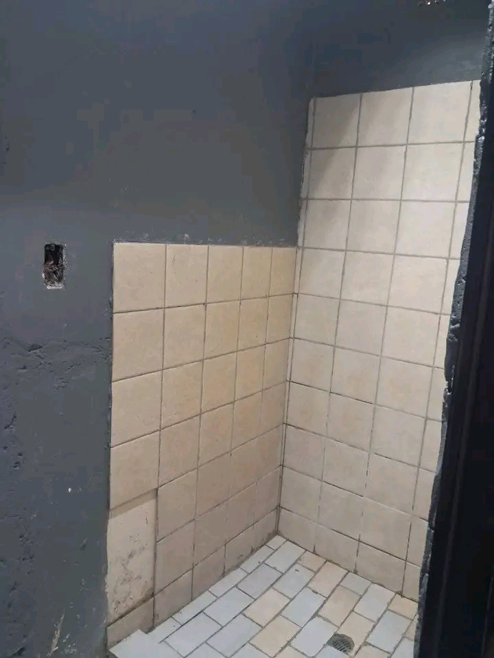 Room to rent 2300 contact me  in South Hills
