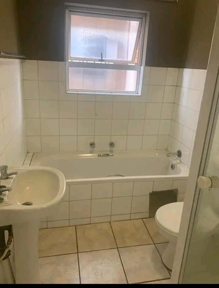 This gorgeous and clean apartment is located   in Birchleigh