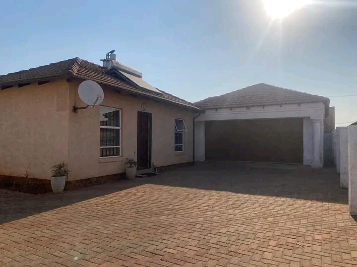 2 bedroom house available immediately at ext   in Lehae