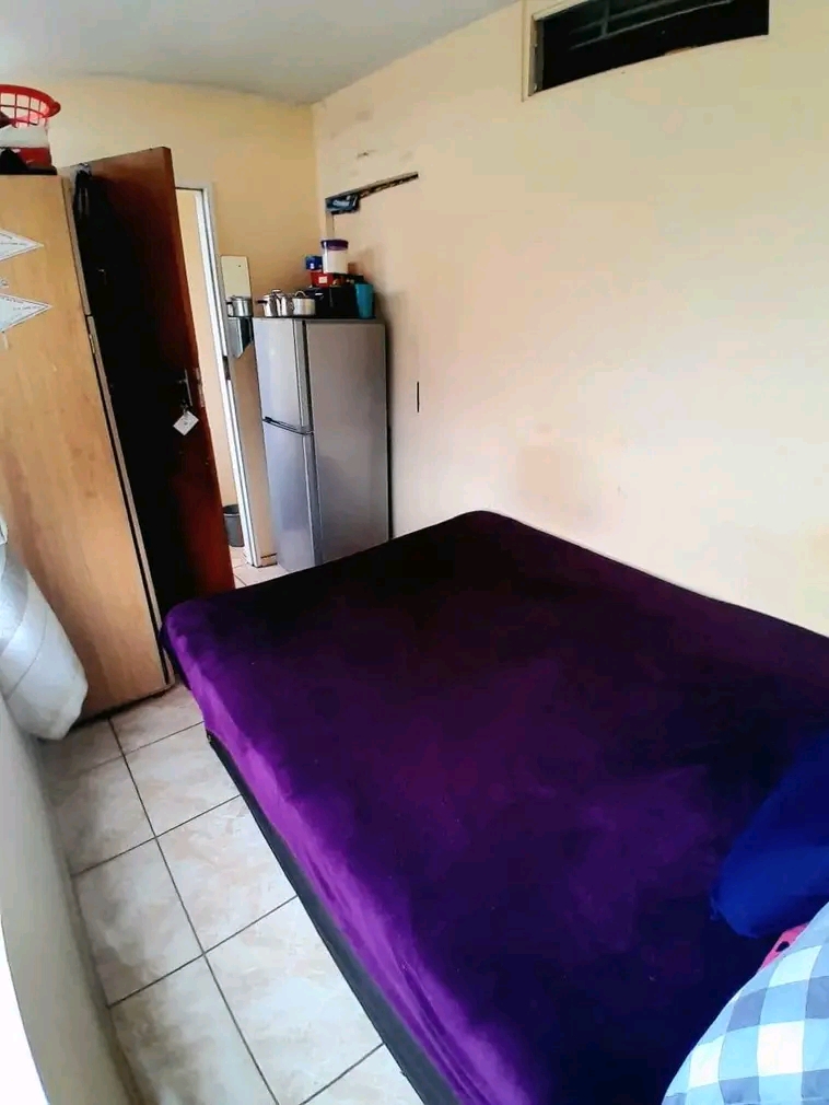 Room are available from r1700 to r1800, exclu  in Sunnyside