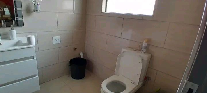 2 bedroom main with ensuit, 2bathrooms, loung  in Leondale