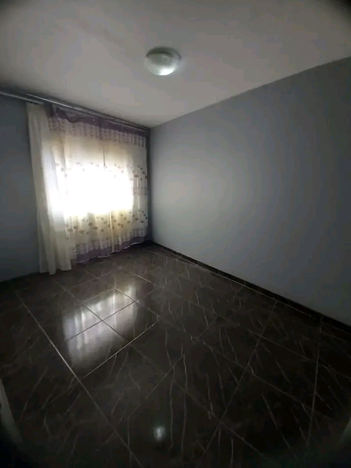 A well-kept 3 bedrooms, open plan kitchen and  in Soweto