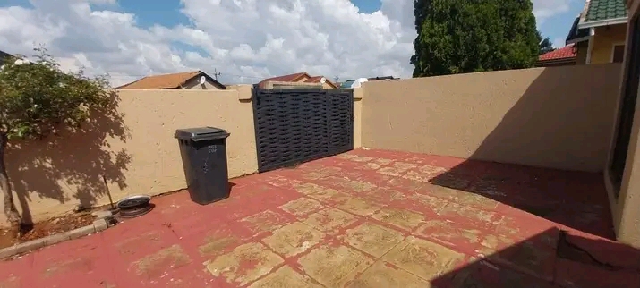 Two bedroom house to rent in ext 11
it has l  in Protea Glen