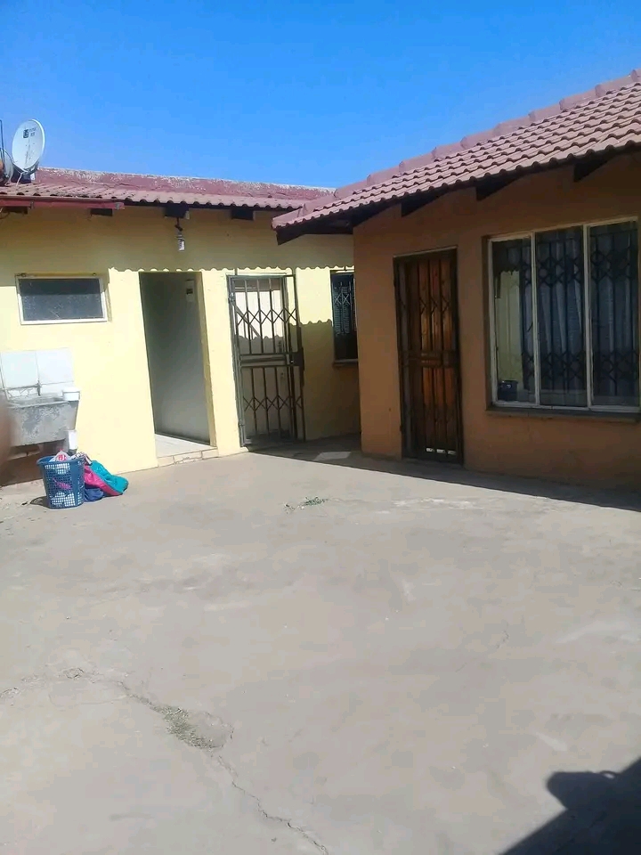 2 rooms for rental @ r1000.00 and r1500.00 p/  in Greenvillage