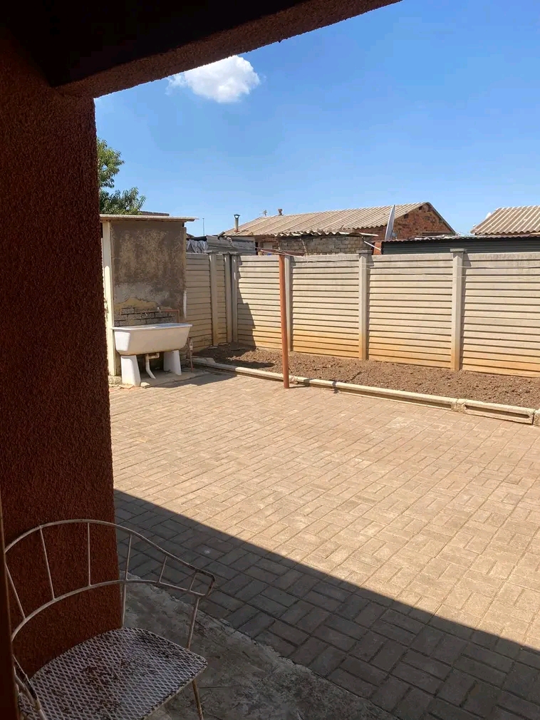 House available again 
zone 13 
r3400
thre  in Sebokeng
