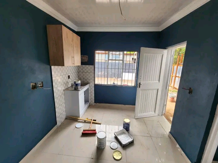 Bachelor available in olifantsfontein east pr  in Clayville