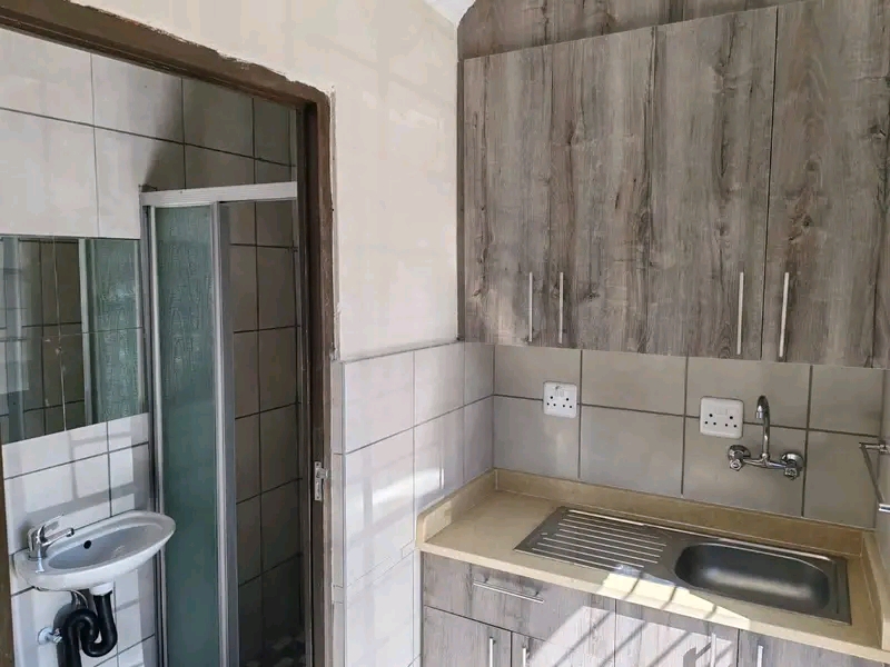 2 outside rooms available to rental for garag  in Chiawelo
