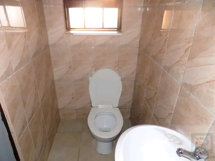 Ensuite room available to rent
rent: r2000 p  in Protea Glen
