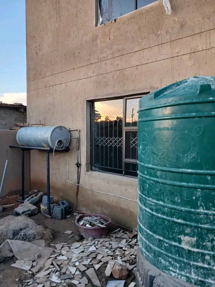 Cottage to rent with inside shower and toilet  in Cosmo City