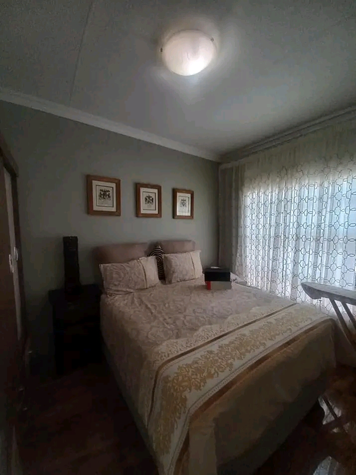 A very beautiful 2 bedroom house with a fully  in Soweto