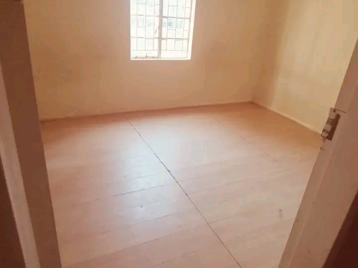 I have two rooms r2000 and for r1800 at numbe  in Primrose