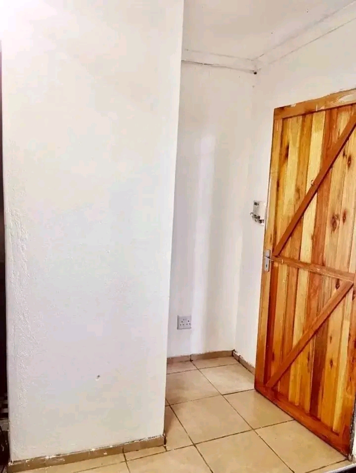 We have a batchelor room available behind sho  in Allandale