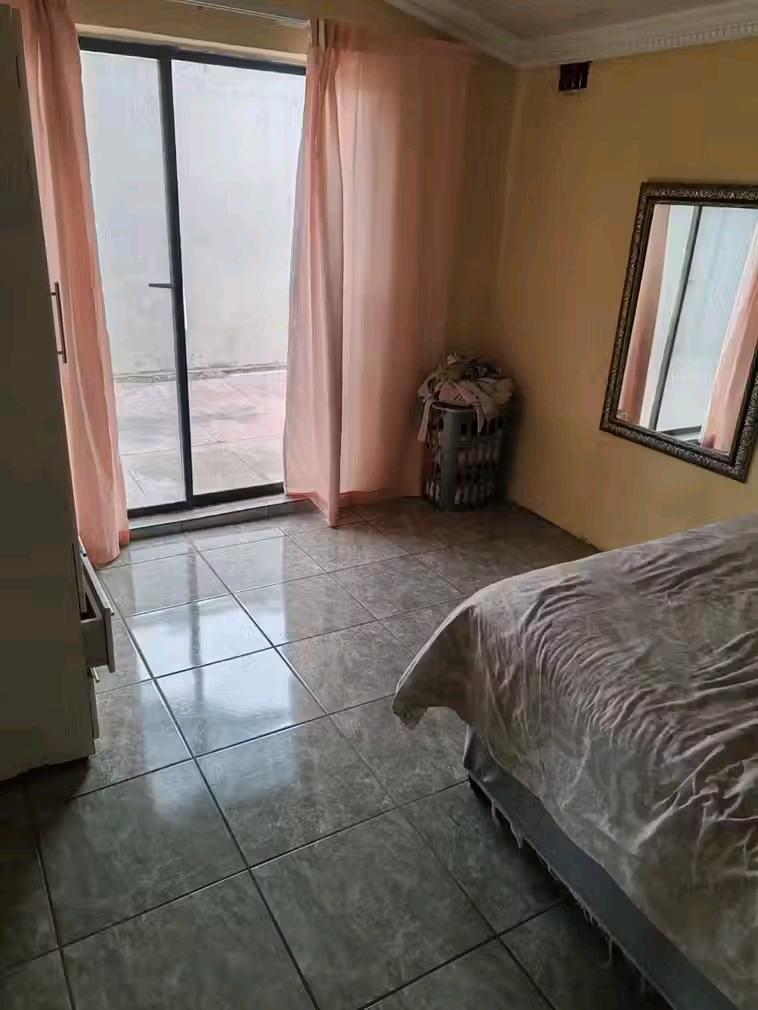 2 bedroom house for rent
location: near mera  in Molestane