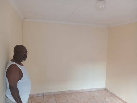2 rooms available in allendale next to tallga  in Allandale